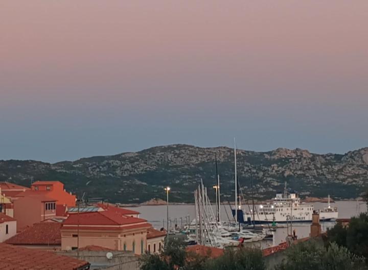 Appartamento La Terrazza - Localita Cala Gavetta Ла-Маддалена Экстерьер фото